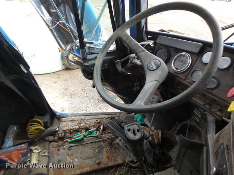 image for item DB9982 1995 Freightliner FLD tank truck