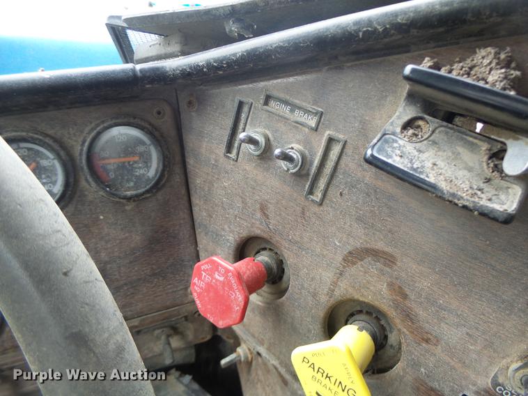 image for item DB9982 1995 Freightliner FLD tank truck