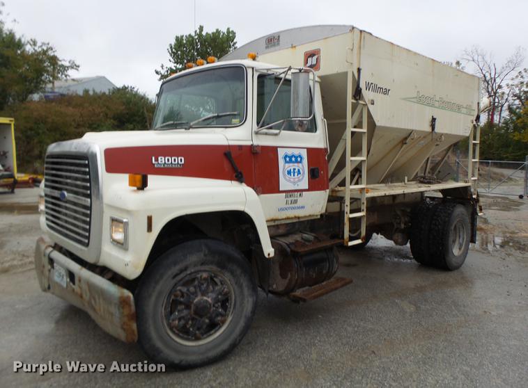 image for item DB9991 1993 Ford L8000 fertilizer tender truck