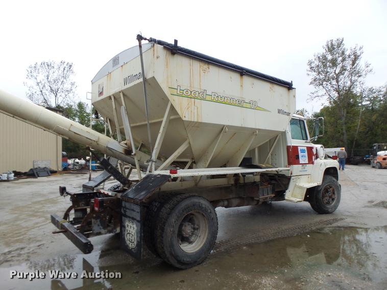 image for item DB9991 1993 Ford L8000 fertilizer tender truck