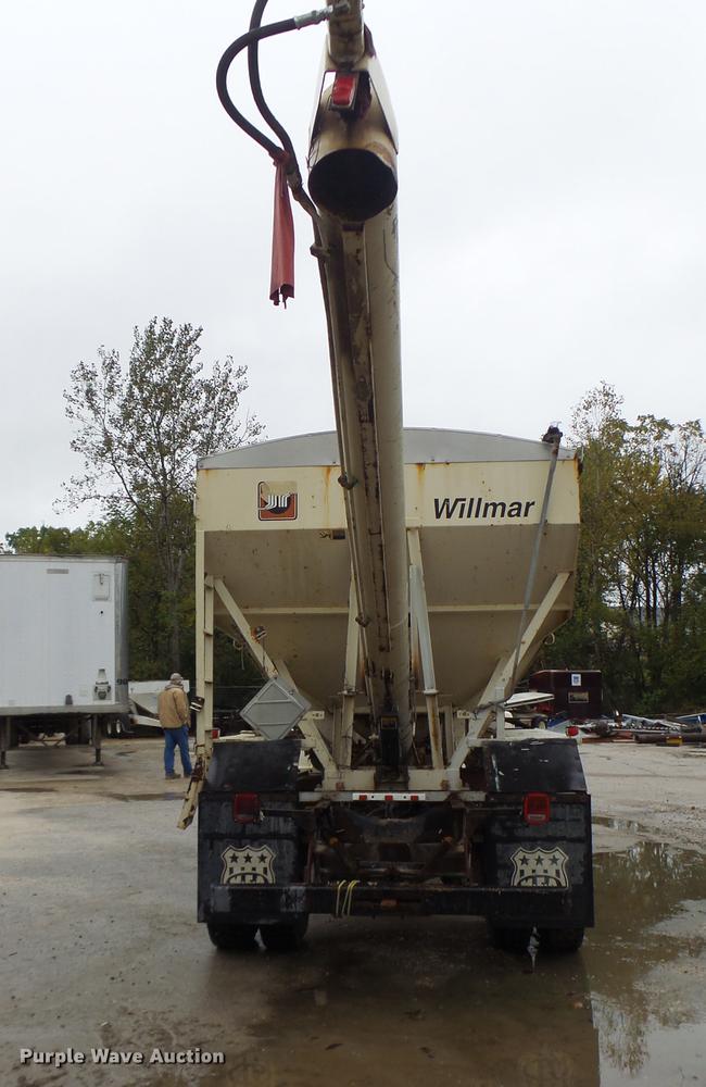 image for item DB9991 1993 Ford L8000 fertilizer tender truck