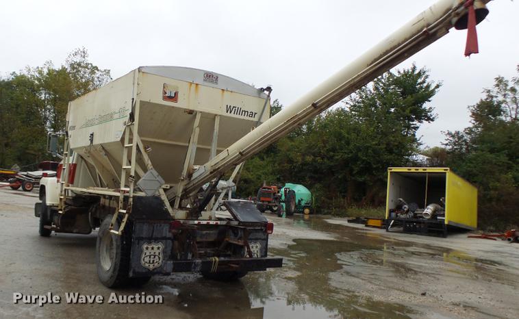 image for item DB9991 1993 Ford L8000 fertilizer tender truck