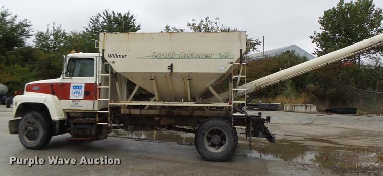 image for item DB9991 1993 Ford L8000 fertilizer tender truck