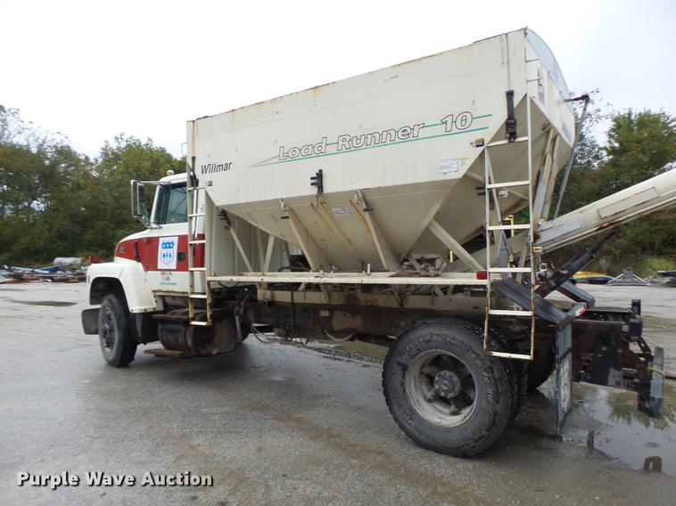 image for item DB9991 1993 Ford L8000 fertilizer tender truck