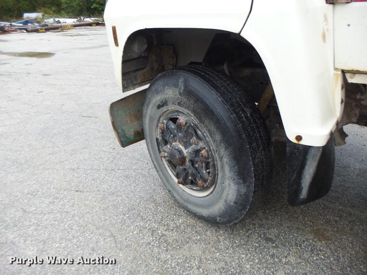 image for item DB9991 1993 Ford L8000 fertilizer tender truck