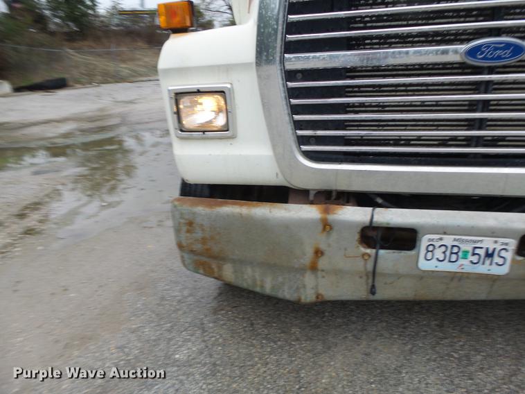 image for item DB9991 1993 Ford L8000 fertilizer tender truck
