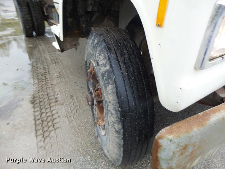 image for item DB9991 1993 Ford L8000 fertilizer tender truck