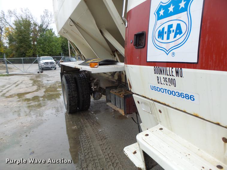 image for item DB9991 1993 Ford L8000 fertilizer tender truck