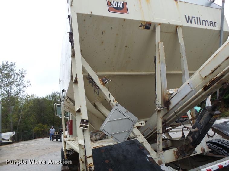 image for item DB9991 1993 Ford L8000 fertilizer tender truck