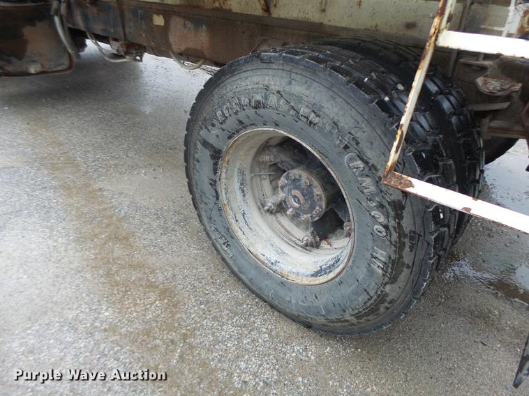 image for item DB9991 1993 Ford L8000 fertilizer tender truck