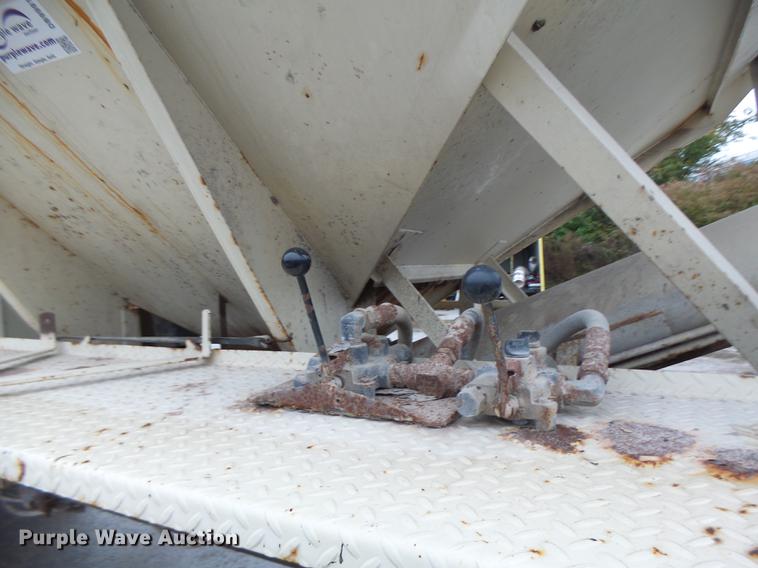 image for item DB9991 1993 Ford L8000 fertilizer tender truck