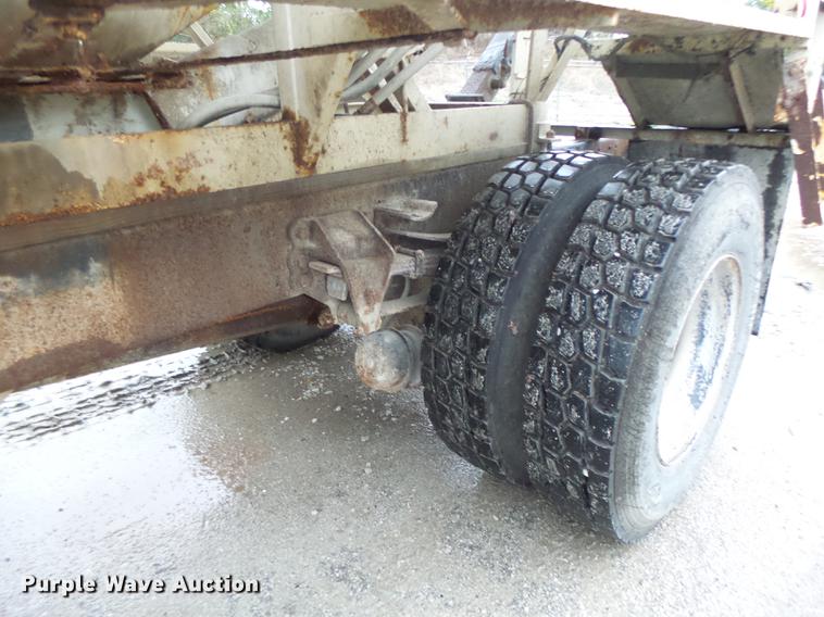 image for item DB9991 1993 Ford L8000 fertilizer tender truck