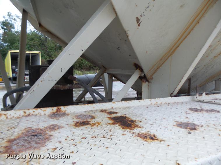 image for item DB9991 1993 Ford L8000 fertilizer tender truck