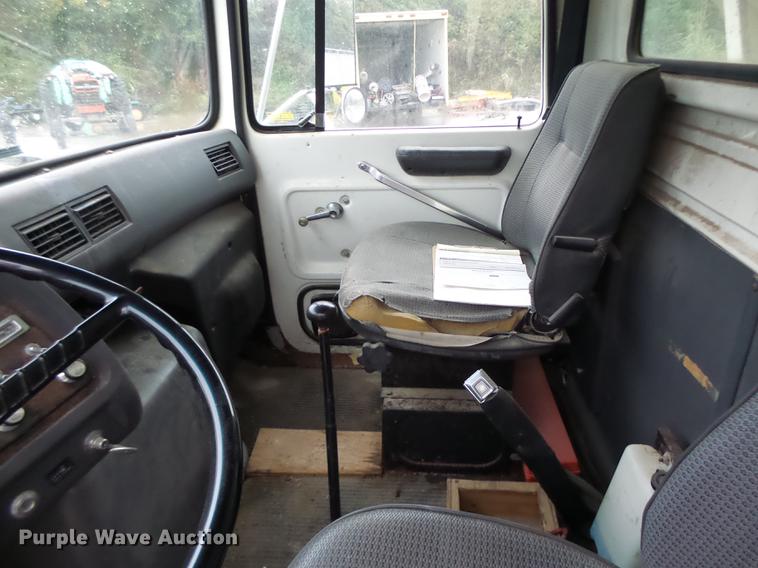 image for item DB9991 1993 Ford L8000 fertilizer tender truck