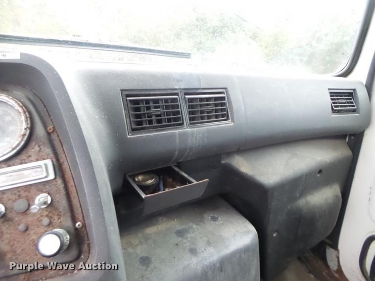 image for item DB9991 1993 Ford L8000 fertilizer tender truck