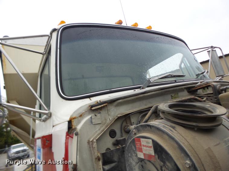 image for item DB9991 1993 Ford L8000 fertilizer tender truck