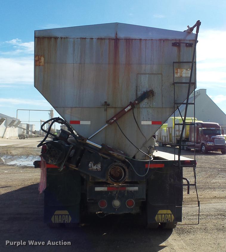 image for item DC1007 1997 Freightliner FLD tender truck