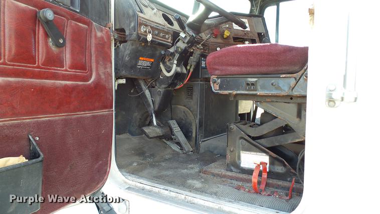 image for item DC1007 1997 Freightliner FLD tender truck