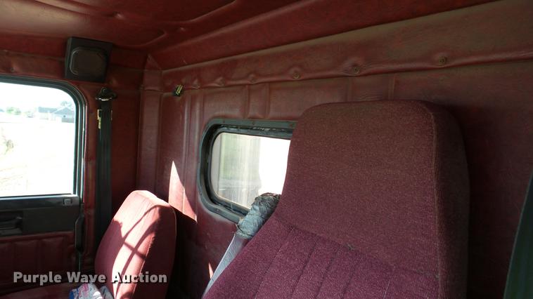 image for item DC1007 1997 Freightliner FLD tender truck