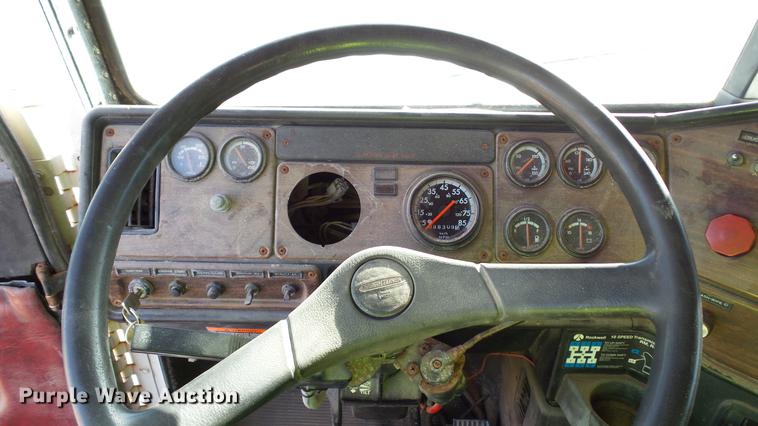 image for item DC1007 1997 Freightliner FLD tender truck