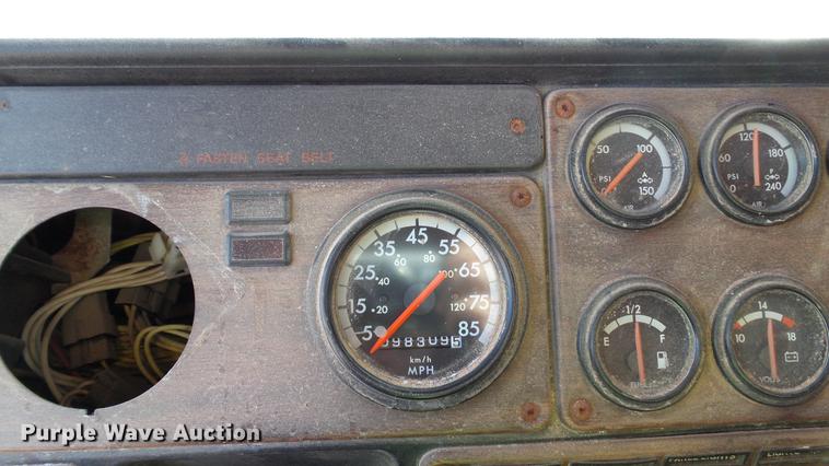 image for item DC1007 1997 Freightliner FLD tender truck