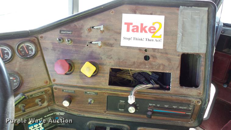 image for item DC1007 1997 Freightliner FLD tender truck