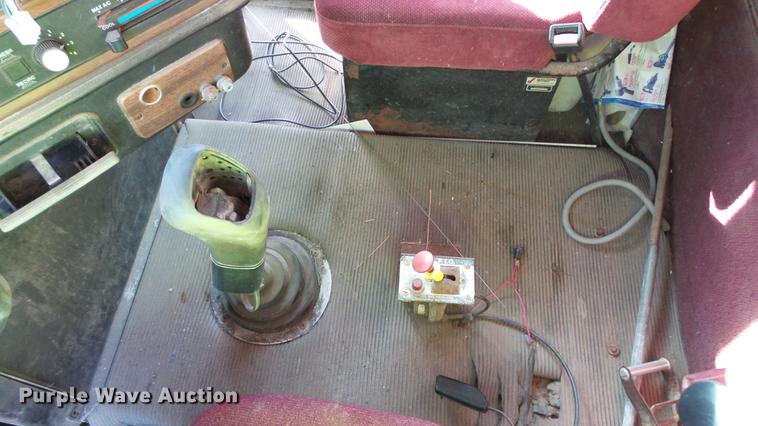 image for item DC1007 1997 Freightliner FLD tender truck