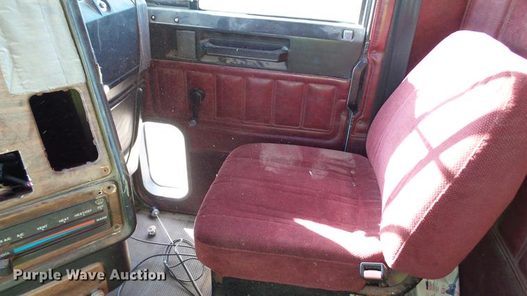 image for item DC1007 1997 Freightliner FLD tender truck