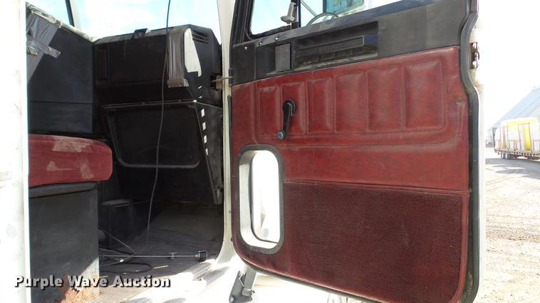 image for item DC1007 1997 Freightliner FLD tender truck