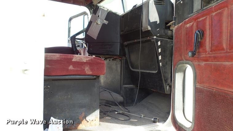 image for item DC1007 1997 Freightliner FLD tender truck