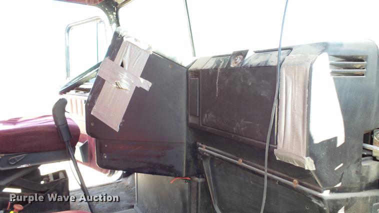 image for item DC1007 1997 Freightliner FLD tender truck