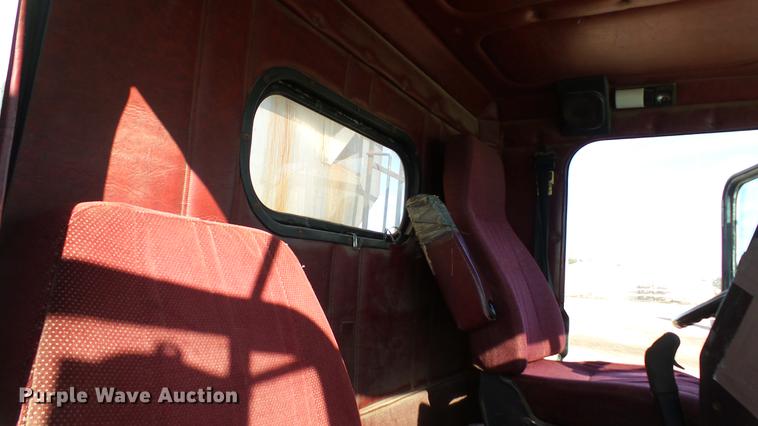 image for item DC1007 1997 Freightliner FLD tender truck