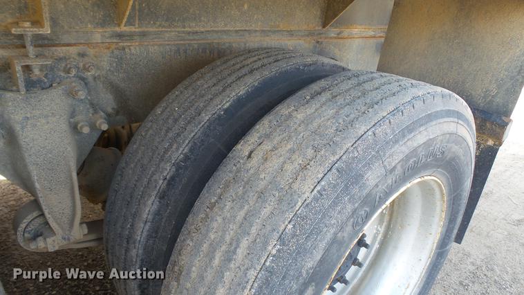 image for item DC1007 1997 Freightliner FLD tender truck