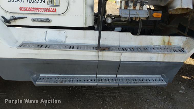 image for item DC1007 1997 Freightliner FLD tender truck