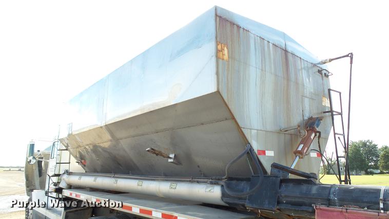 image for item DC1007 1997 Freightliner FLD tender truck