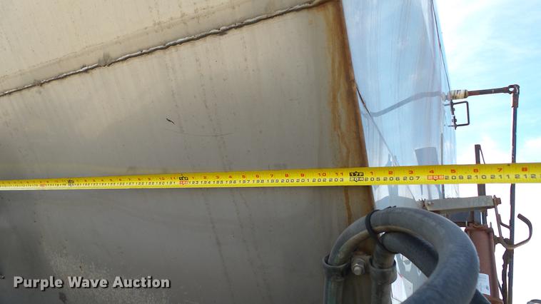 image for item DC1007 1997 Freightliner FLD tender truck