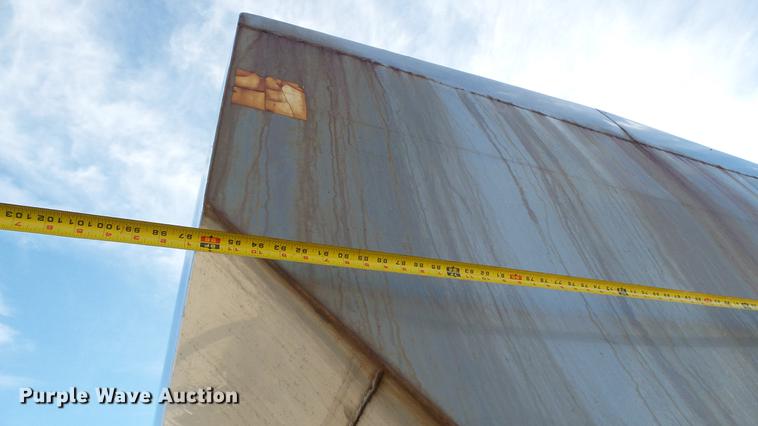 image for item DC1007 1997 Freightliner FLD tender truck