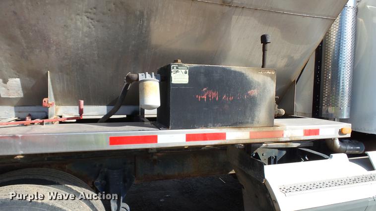 image for item DC1007 1997 Freightliner FLD tender truck