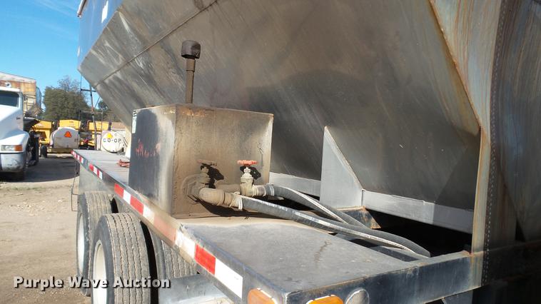 image for item DC1007 1997 Freightliner FLD tender truck