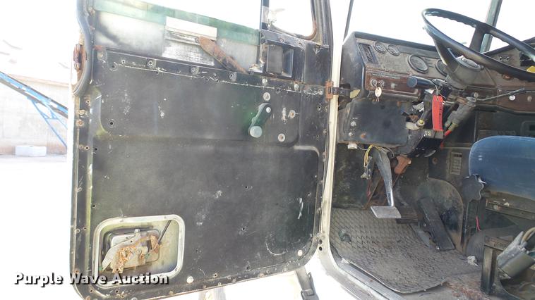 image for item DC1009 1996 Freightliner FLD tender truck