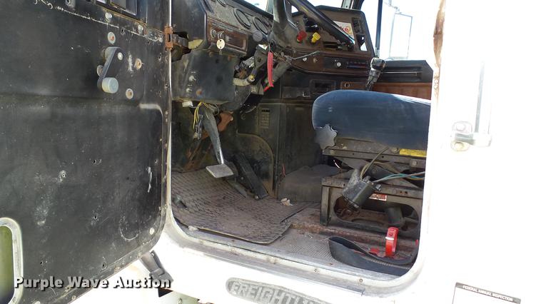 image for item DC1009 1996 Freightliner FLD tender truck