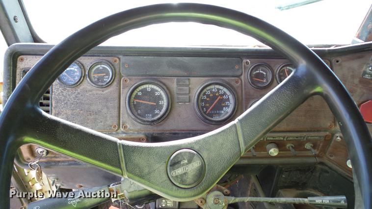 image for item DC1009 1996 Freightliner FLD tender truck