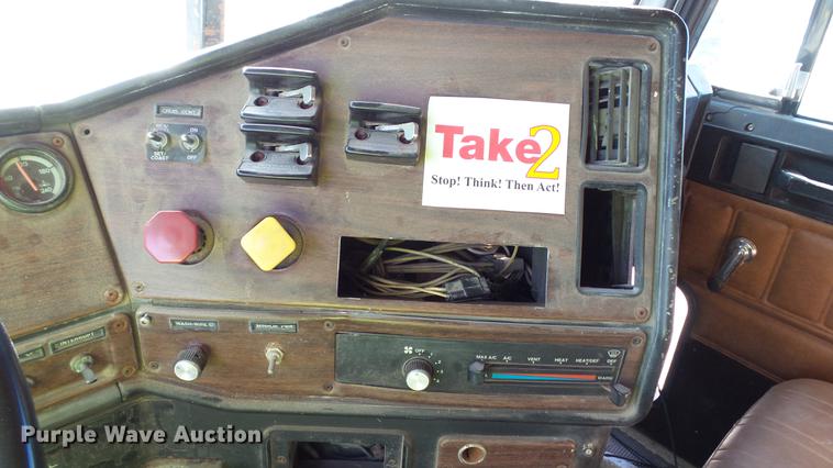 image for item DC1009 1996 Freightliner FLD tender truck