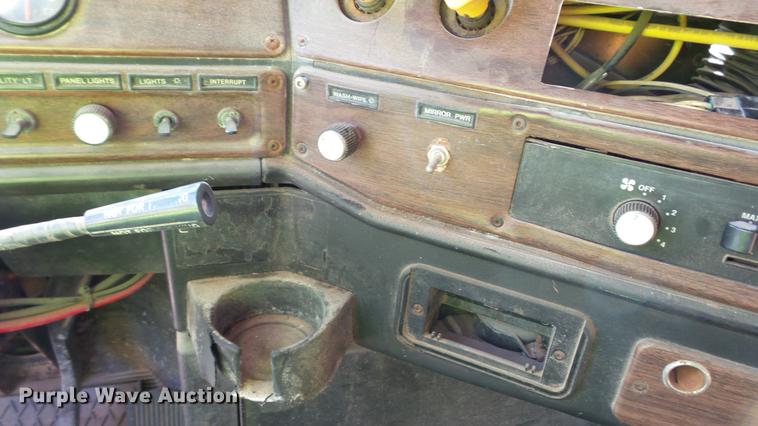 image for item DC1009 1996 Freightliner FLD tender truck