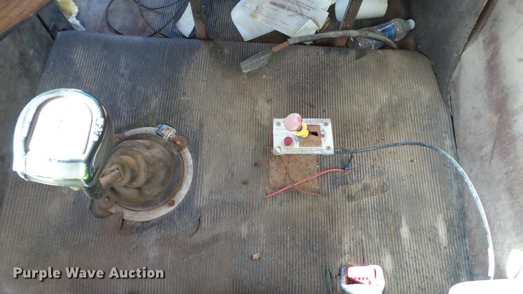 image for item DC1009 1996 Freightliner FLD tender truck