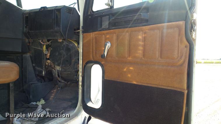 image for item DC1009 1996 Freightliner FLD tender truck