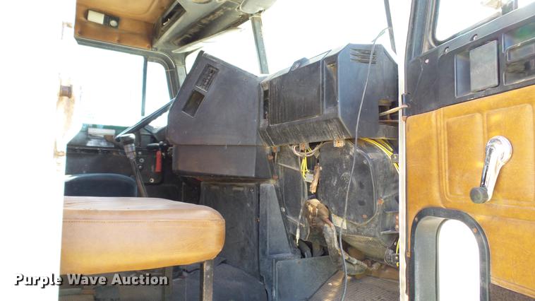 image for item DC1009 1996 Freightliner FLD tender truck