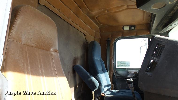 image for item DC1009 1996 Freightliner FLD tender truck