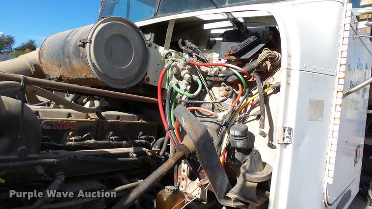 image for item DC1009 1996 Freightliner FLD tender truck
