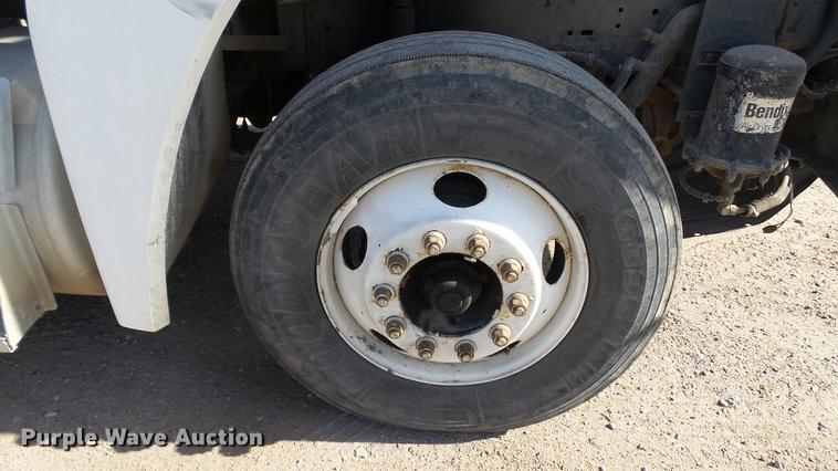 image for item DC1009 1996 Freightliner FLD tender truck